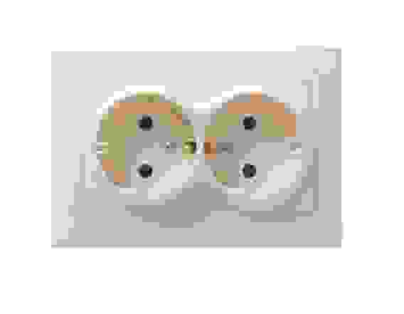 КВАРТА Розетка двойная без заземления без шторок кремовый в сборе