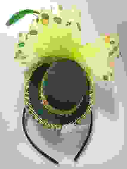 Ободок со шляпкой и перьями 25х14 арт. ТМ141024