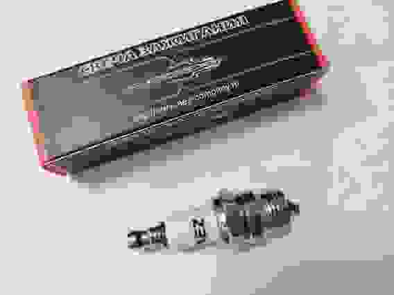 Свеча зажигания Аналог CMR 6H для бензокос типа Stihl FS190, 130 и 4х тактных