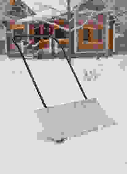 Движок для снега (скрепер) 750х330мм., формованный стальной (ДСФ)