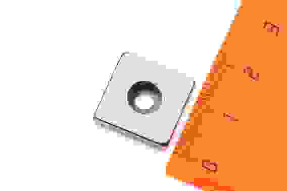 Неодимовый магнит - прямоугольник 15х15х3 мм с зенковкой 3.5/7 мм, 4шт, FORCEBERG