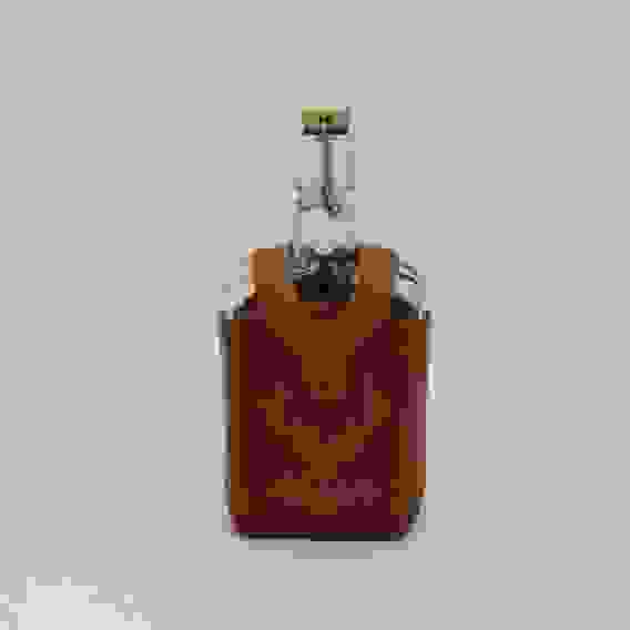 Бутылка 0,75л &quot;Малек&quot; в кожанном чехле с тиснением Олень св.-корич