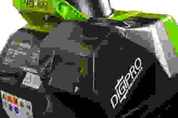 Снегоуборщик аккумуляторный GD40STK4 (1,5кВт, 51x15см, 40V, бесщеточный с АКБ 4 А.ч и ЗУ) Greenworks