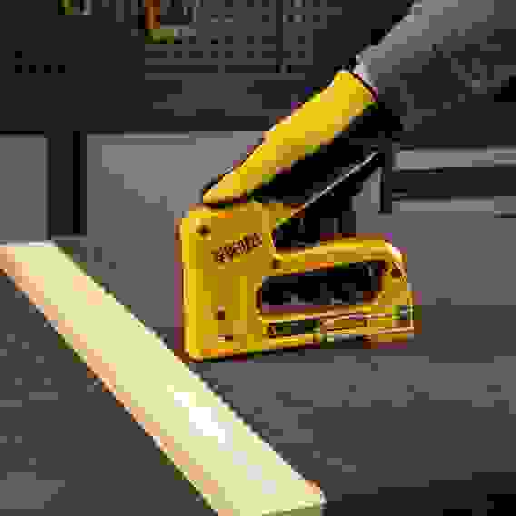 Степлер мебельный, тип 53 и 13, 6-14мм, тип 140, 10-14мм, тип 300, 15мм, тип 500, 15мм// Denzel