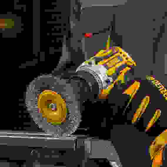 Щетка для дрели 100 мм, Плоская, со шпилькой, нержавеющая витая проволока// Denzel