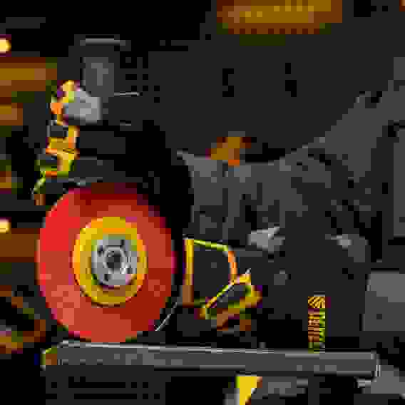 Щетка для УШМ, 125 мм, Плоская, нейлоновая щетина, посадка 22,2 мм// Denzel