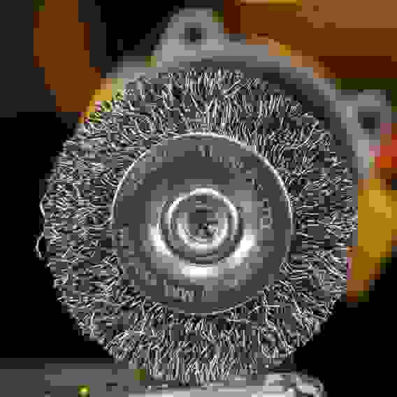 Набор щеток для дрели, 1 Плоская 50мм, 2 Чашки 25-50мм, шпилька, нерж. вит. проволока// Denzel