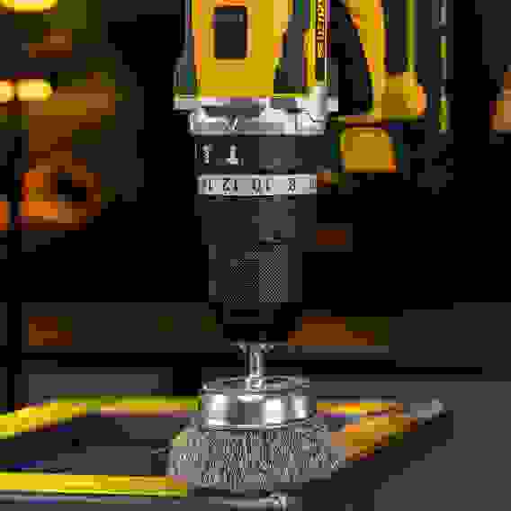 Набор щеток для дрели, 1 Плоская 50мм, 2 Чашки 25-50мм, шпилька, нерж. вит. проволока// Denzel