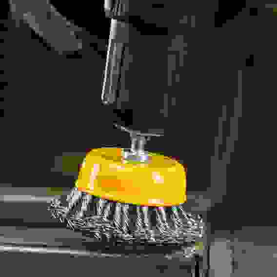 Щетка для дрели, 65 мм, Чашка, со шпилькой, нержавеющая крученая проволока// Denzel