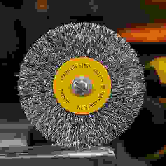 Набор щеток для дрели, 5 Плоских 25-38-50-63-75 мм, шпилька, нерж. вит. проволока// Denzel