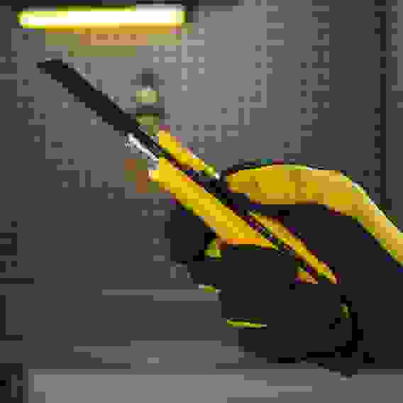 Нож, 18 мм, сменное лезвие, SK4, метал. направляющая, нажимной фиксатор// Denzel