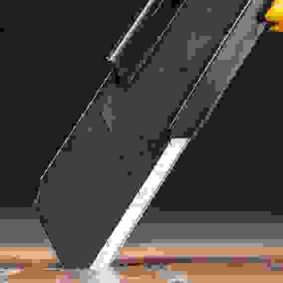 Нож, 18 мм, сменное лезвие, SK4, корпус из цинкового сплава + TPR, торцевой зажим// Denzel