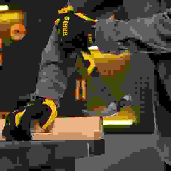 Молоток-гвоздодёр,450 г, цельнокованый,боек с магнитом, двухкомп. обрезин. рук-ка // Denzel