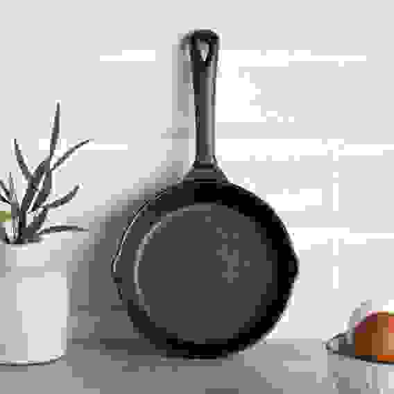 Сковорода чугун, 2 слива, d15,5см, индукция VETTA