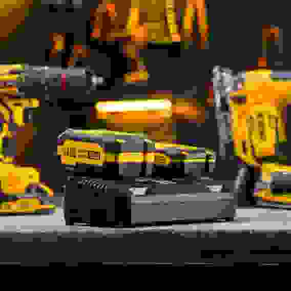 Устройство зарядное для аккумуляторов двухпортовое BCH-20-4.0x2, Li-Ion, 20 В, 4.0 А// Denzel