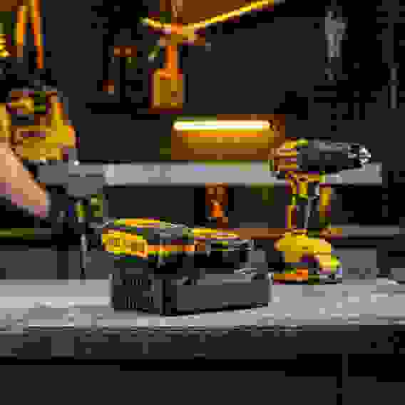 Устройство зарядное для аккумуляторов двухпортовое BCH-20-4.0x2, Li-Ion, 20 В, 4.0 А// Denzel