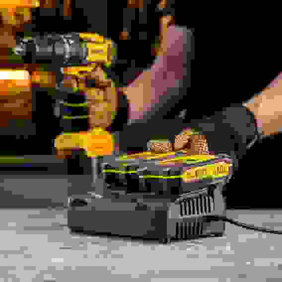 Устройство зарядное для аккумуляторов двухпортовое BCH-20-4.0x2, Li-Ion, 20 В, 4.0 А// Denzel